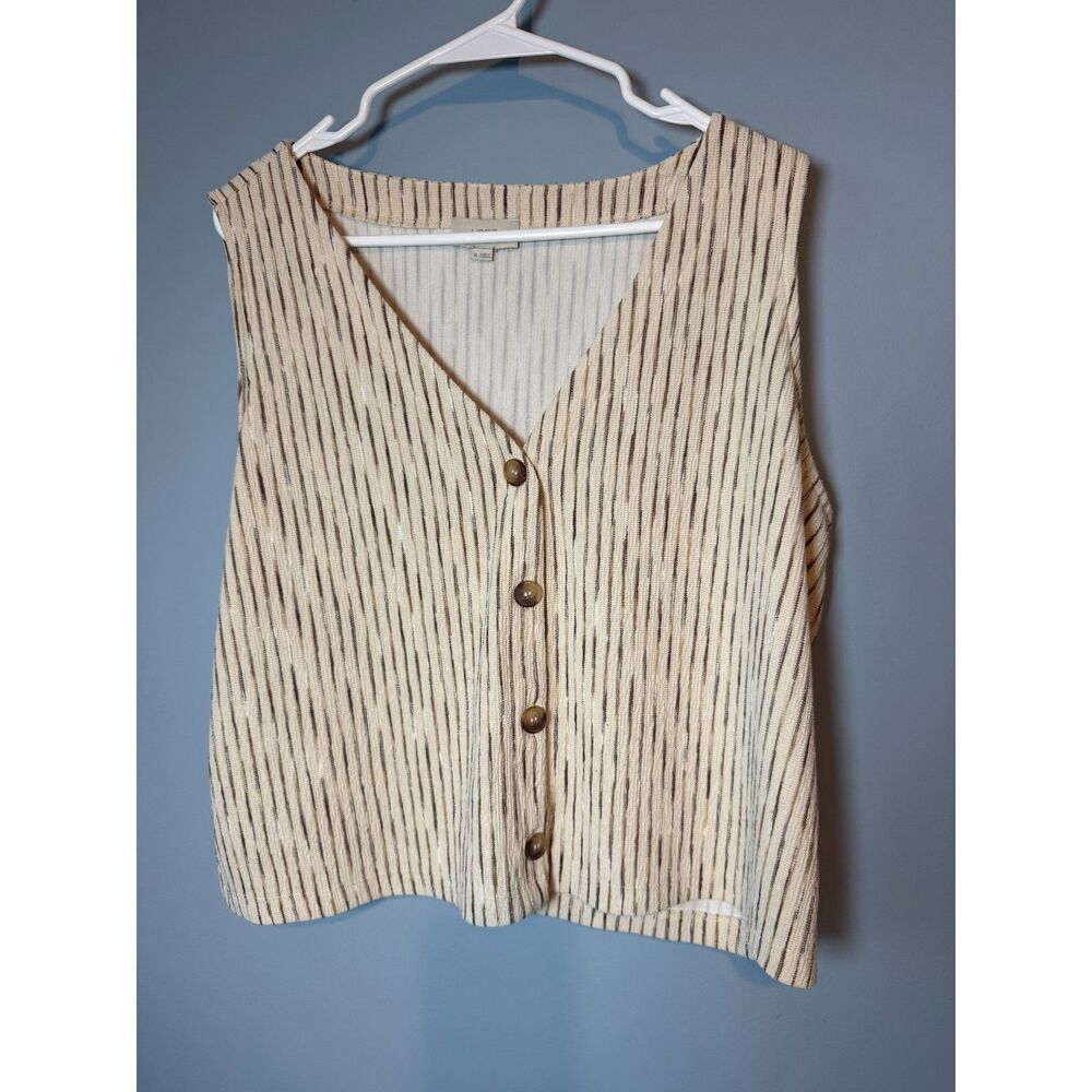 LOFT Outlet Neutral Textured Stripe Button-Front Cropped Vest Top